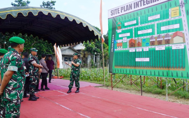 Tinjau Kesiapan Integrated Farming di Blitar