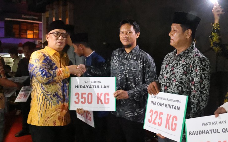 Wakil Gubernur Kepulauan Riau, Nyanyang Haris Pratamura, menghadiri peringatan Hari Raya Waisak 2569 Tahun Buddhis/2025 dalam acara Sannipata Waisak yang digelar di Jl. Merdeka, Tanjungpinang,