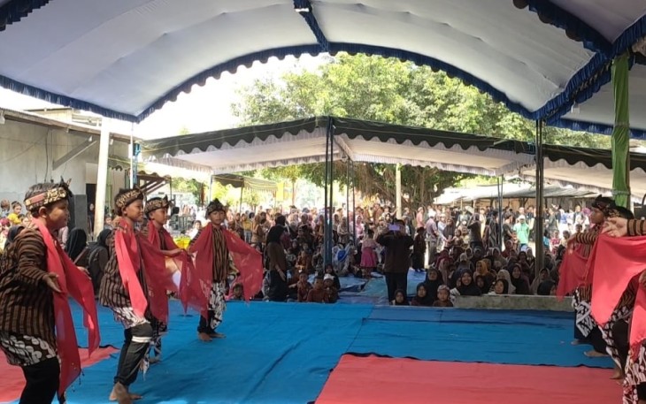 Seni tari Jangkrik Genggong 