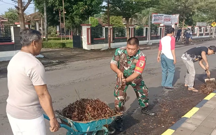 Jum'at bersih di wilayah desa binaan 
