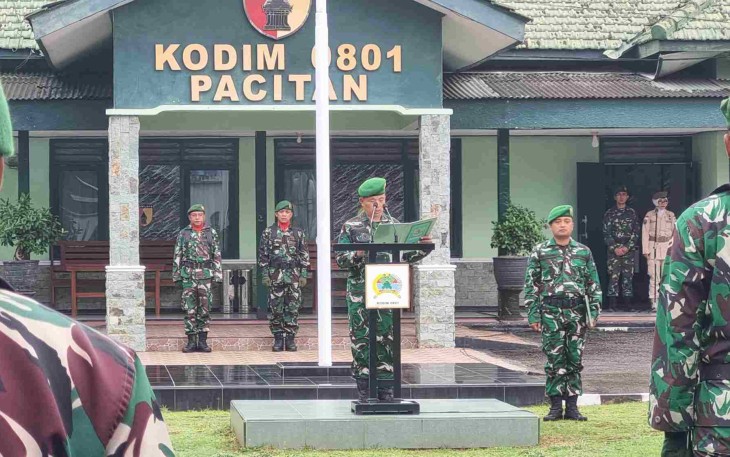 Upacara bendera prajurit Kodim 0801/Pacitan 