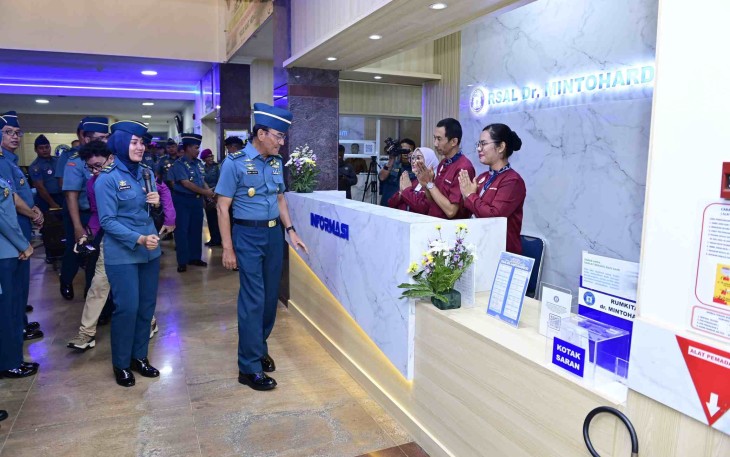 Aspers Kasal Laksda TNI Rony Saleh meninjau fasilitas baru Rumkital Dr Mintohardjo 