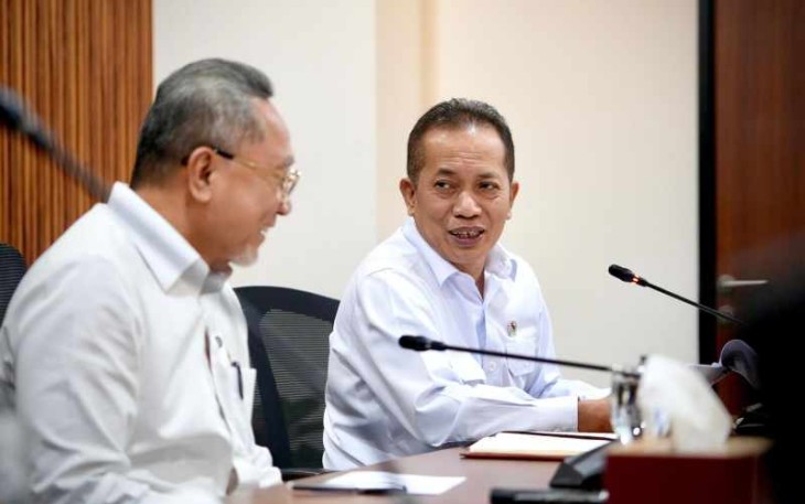 Wamenkop Ferry Juliantono bersama Menko Pangan Zulkifli Hasan di Jakarta, Jum'at (23/5)