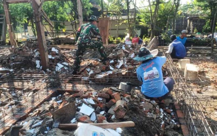 Bantu rehab rumah warga binaan 