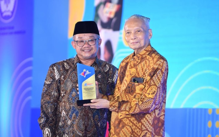 Mendikdasmen Abdul Mu'ti bersama Wardiman Djojonegoro 