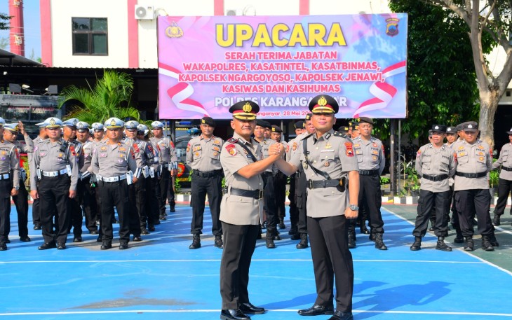 Upacara Serah Terima Jabatan (Sertijab) jajaran Polres Karanganyar, di Lapangan Apel Wira Satya Mapolres setempat, Rabu (28/5/2025)