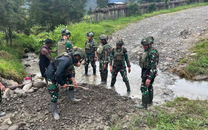 Karya Bakti Satgas TNI Bangun Harapan di Kimak Ilaga