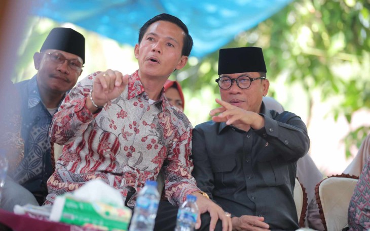 Mendes PDT Yandri Susanto (kanan) 