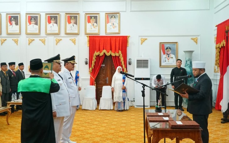 Gubernur Helmi Lantik Bupati dan Wakil Bupati Bengkulu Selatan