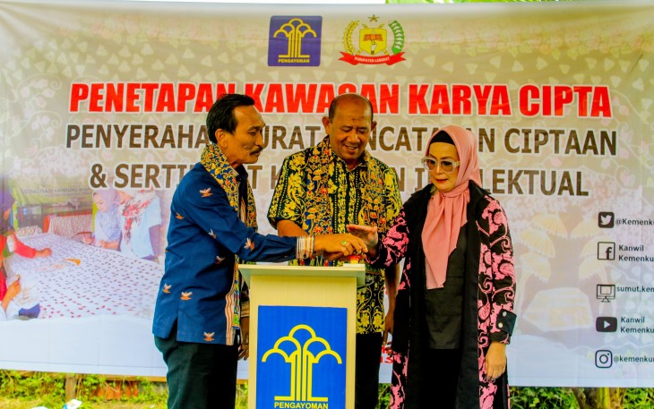 Kakanwil Kemenkumham Sumut Serahkan Secara Simbolis KIK ke Pemkab Langkat.