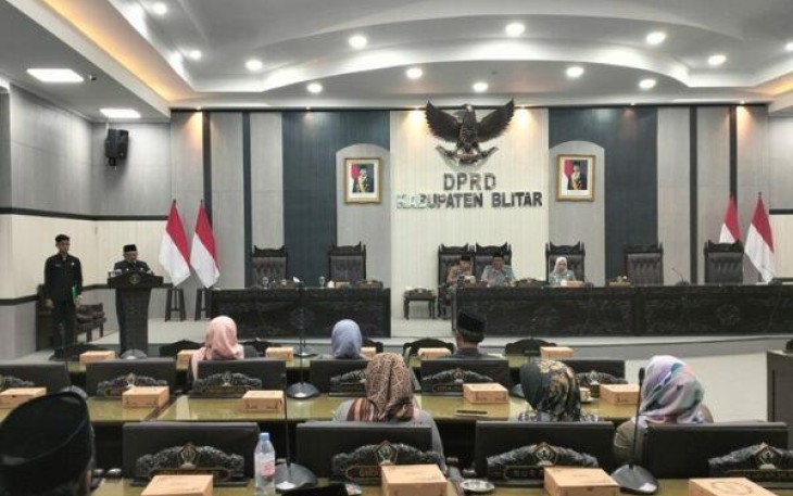 Bupati Blitar Rijanto Sampaikan Jawaban dari Pandangan Fraksi-fraksi terkait Raperda Pertanggungjawaban Pelaksanaan APBD Kabupaten Blitar Tahun 2024