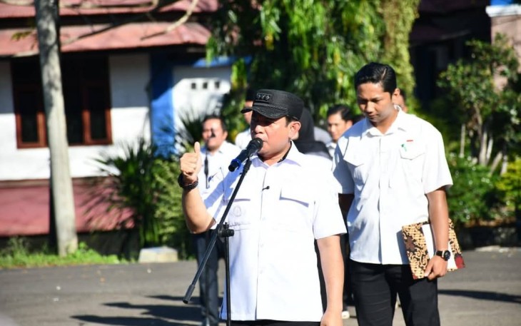 Wali Kota Bengkulu Dedy Wahyudi Saat Pimpin Apel 