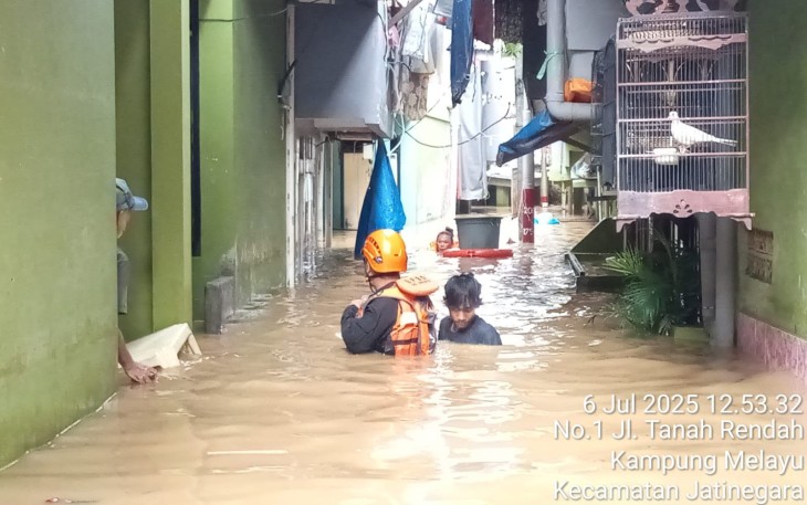 Curah Hujan Tinggi Banjir Rendam 50 Titik di Jakarta 