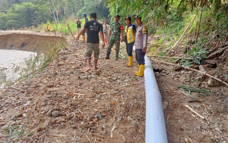 Reaksi Cepat Tanggap Babinsa Koramil 0801/03 Arjosari Turun Ke Lokasi Tanggul dan Dam Jebol