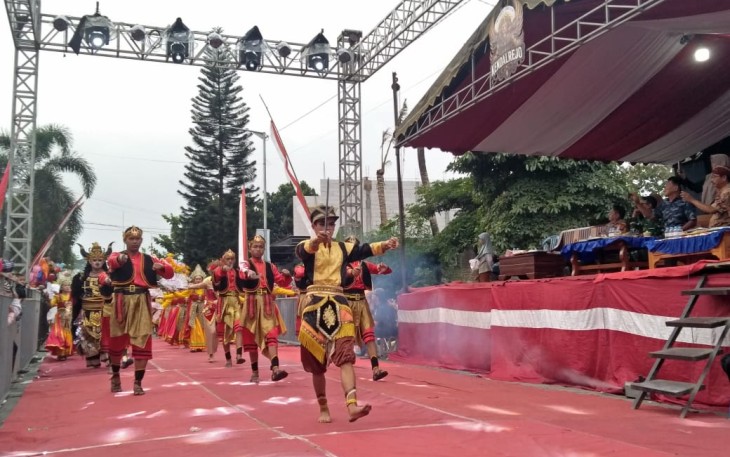 Pawai Budaya Desa Kendalrejo, Kecamatan Talun, Kabupaten Blitar, Sabtu (12/7/2025). Foto : Faisal NR / Klikwarta.com