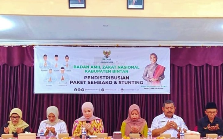 Ketua TP PKK Kabupaten Bintan Salurkan Paket Stunting dan Penyaluran Sembako di Kecamatan Telok Sebong