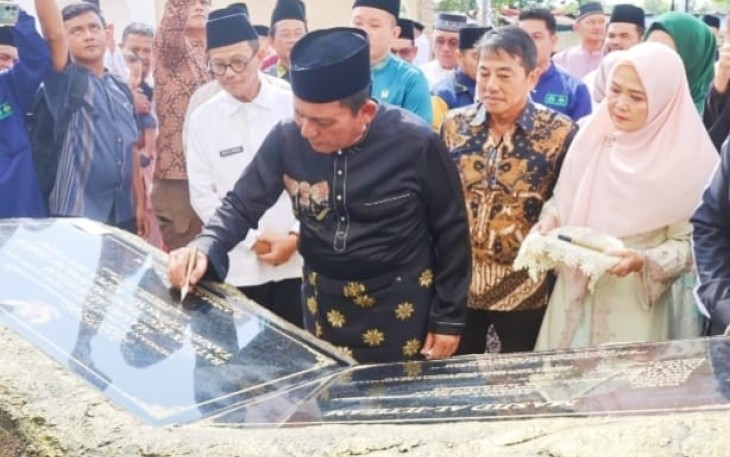 Gubernur Ansar Ahmad,  meresmikan Masjid Al-Iltizam Yayasan Abdullah Dimyati Isman, Jl Garuda No.99, RT 02 RW 03, Tanjungpinang Jum'at (18/07/2025)