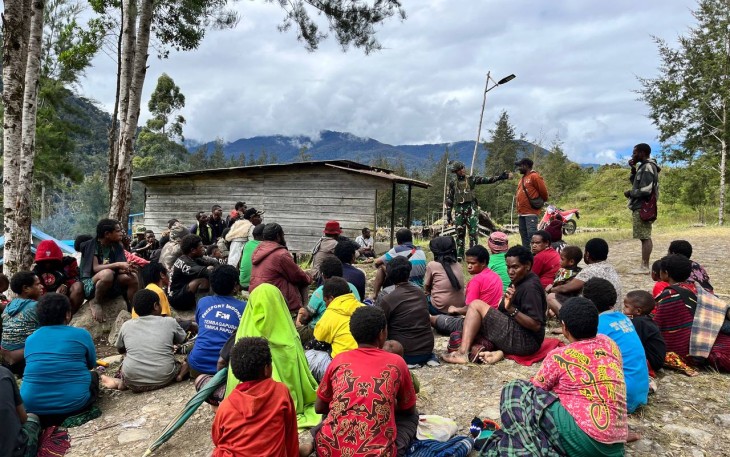 Satgas TNI Gelar Binter di Kampung Tuanggi