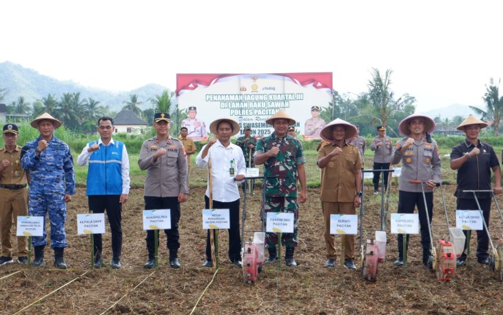 Dandim Pacitan Dan Forkopimda Hadiri Kegiatan Polres Pacitan Tanam Jagung Kuartal III
