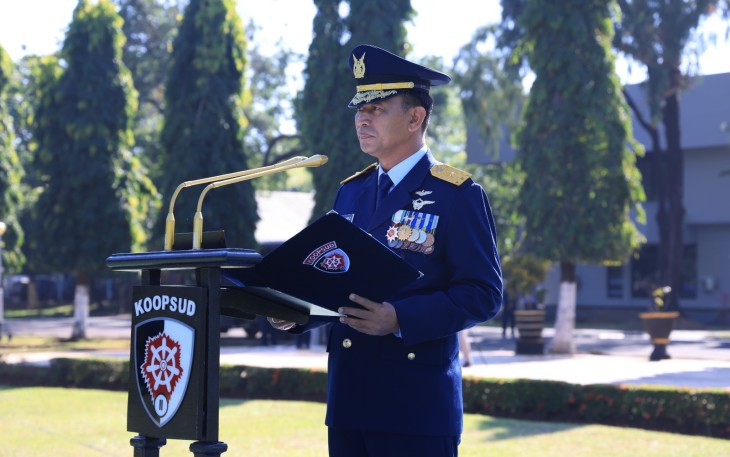 Segenap personel Lanud Sultan Hasanuddin mengikuti upacara peringatan Hari Bakti ke-78 TNI Angkatan Udara tahun 2025 di Lapangan Markas Komando Operasi Udara (Makoopsud) II, Makassar, Selasa (29/7/2025)