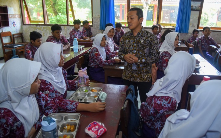 Wakil Menteri Pendidikan Dasar dan Menengah (Wamendikdasmen), Fajar Riza Ul Haq, meyakini asupan gizi yang cukup mempengaruhi motivasi belajar dan karakter positif murid
