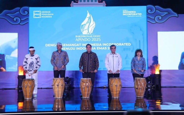 Menteri Ketenagakerjaan, Yassierli saat menjadi narasumber pada Rapat Kerja dan Konsultasi Nasional (RAKERKONAS) APINDO ke-34 yang diselenggarakan di Bandung, Jawa Barat, Selasa, (5/8/2025)