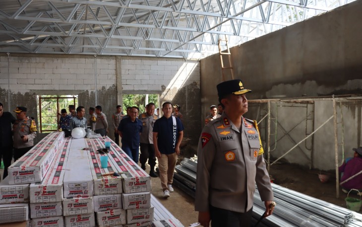 Kepala Kepolisian Daerah Kalimantan Tengah, Irjen Pol Iwan Kurniawan, melakukan peninjauan langsung kesiapan operasional Satuan Pelayanan Pemenuhan Gizi (SPPG) yang berlokasi di Jalan Panti Ajar, Muara Teweh, Kabupaten Barito Utara