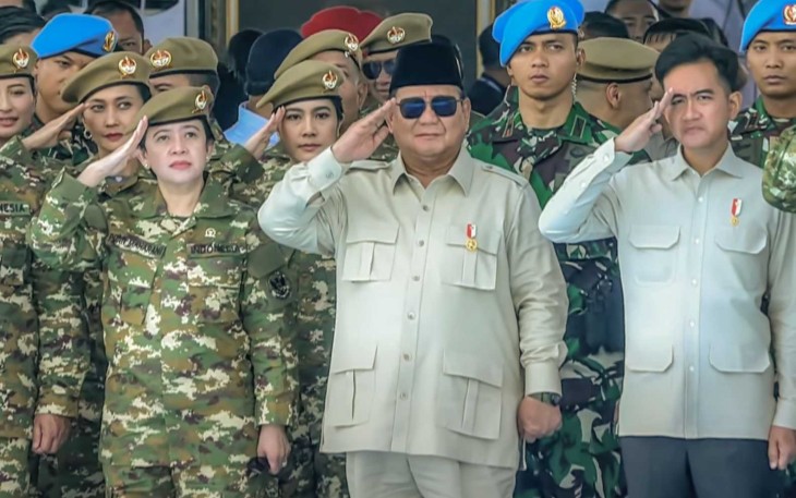 Ketua DPR RI Puan Maharani bersama Presiden Prabowo Subianto dalam Apel Gelar Pasukan dan Kehormatan Militer di Batujajar, Jawa Barat, Minggu (10/8)