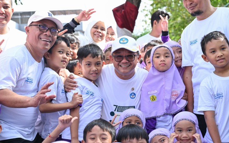 Mendikdasmen Sapa Murid di SD Al Hikmah Surabaya, Apresiasi Sinergisitas Warga Sekolah Menciptakan Lingkungan Belajar yang Sehat