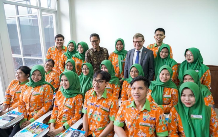 Menteri Kesehatan Budi Gunadi Sadikin  mendampingi Menteri Luar Negeri Jerman Johann Wadephul dalam kunjungan ke Poltekkes Kemenkes Jakarta III