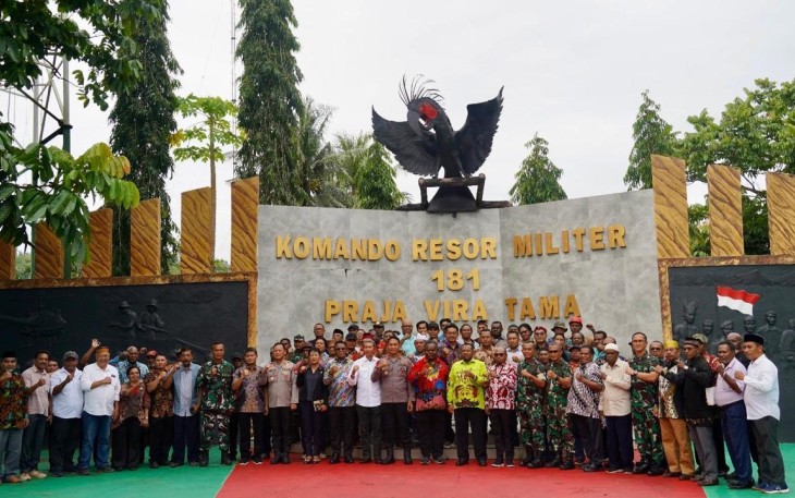 Komando Armada (Koarmada) III menghadiri kegiatan Silaturahmi Parade Nusantara Forkopimda Papua Barat Daya bersama tokoh masyarakat yang digelar di Aula Makorem 181/PVT, Kota Sorong, Kamis (28/8)