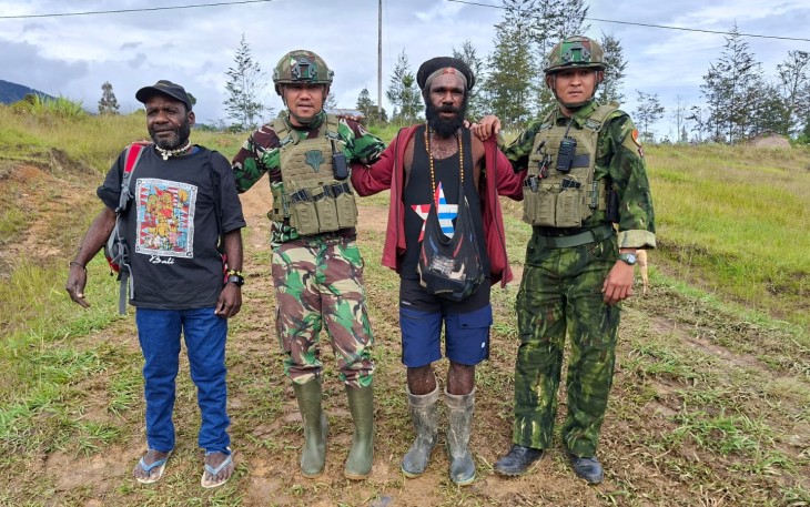 Satgas Yonif 700/WYC Dengarkan Aspirasi Warga Kampung Wako Melalui Komsos