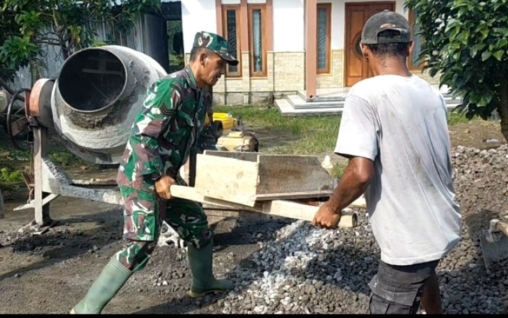 Pembangunan rabat jalan di wilayah desa binaan 