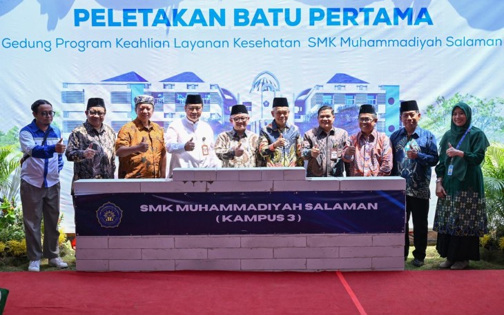 Menteri Pendidikan Dasar dan Menengah (Mendikdasmen), Abdul Mu’ti, memiliki kesempatan untuk menghadiri peletakan batu pertama pembangunan Kampus 3 SMK Muhammadiyah Salaman, Kabupaten Magelang, Jawa Tengah, Jumat (5/9)