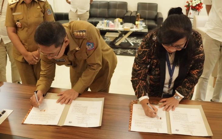 Walikota Bitung bersama Angkasa Pura saat melakukan penandatanganan kerjasama