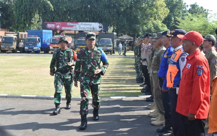 Danrem 071 Wijayakusuma Kolonel Inf Lukman Hakim saat pengecekan pasukan