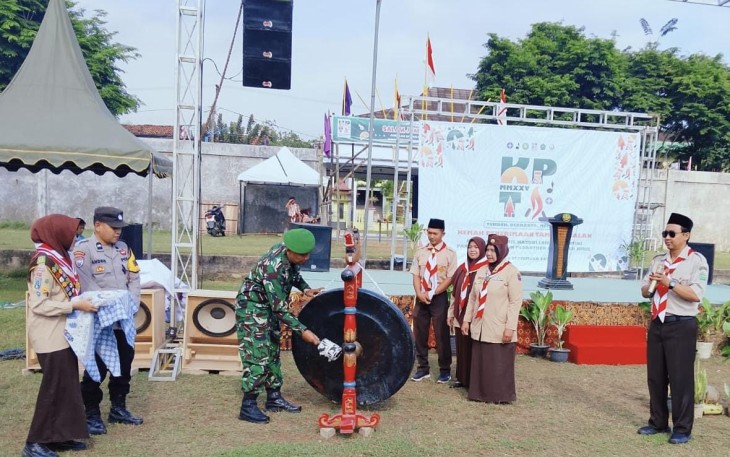 Danramil 0801/03 Arjosari Hadiri Apel Pembukaan Kemah Ponpes Al-Fattah Kikil 