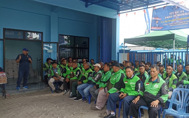 Dewan Pimpinan Cabang (DPC) Demokrat Karanganyar menyelenggarakan kegiatan bakti sosial bertajuk "Demokrat Berbagi" pada Jumat (12/9/2025)