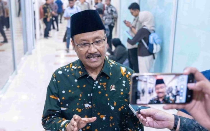 Menteri Sosial Saifullah Yusuf (Gus Ipul) menghadiri rapat kerja dengan Komisi VIII DPR RI