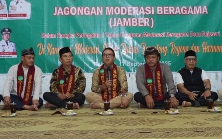Wakil Bupati Karanganyar, Adhe Eliana, saat memberikan sambutan dalam acara sarasehan Jagongan Moderasi Beragama, di Balai Desa Rejosari, Kecamatan Gondangrejo, Rabu (17/9/2025)