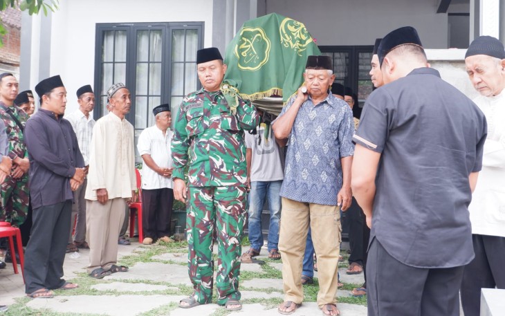 Prosesi pemakaman almarhum bapak Sayuti 