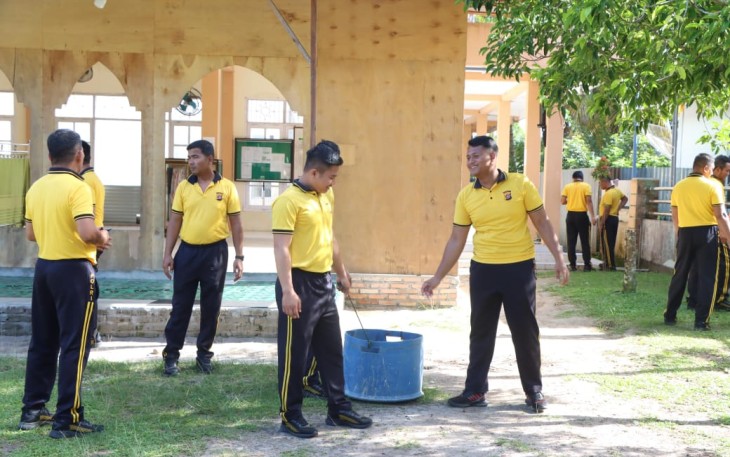 Polres Aceh Singkil Bakti Sosial Jumat Bersih di Masjid Darul Hidayah Desa Gosong Telaga Timur