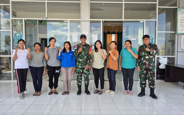 Satgas Pamtas RI-RTDL Pos Napan Bawah di Puskesmas Napan, Jum'at (26/9)