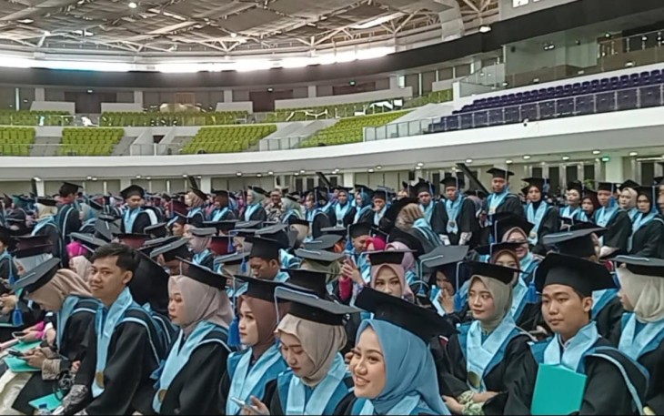 Wisuda Periode III 2025 Poltekkes Kemenkes Surakarta 