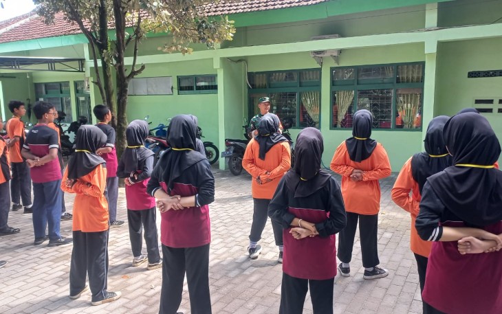 Latihan PBB siswa desa binaan 