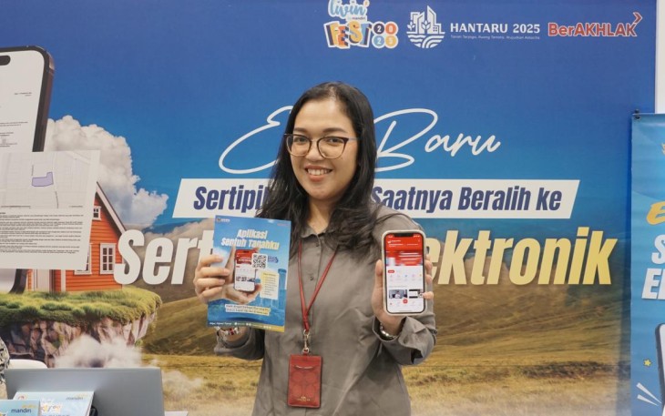 Stan Kementerian ATR/BPN dalam pameran Livin Festival di PIK 2, Banten, Jumat (17/10/2025)