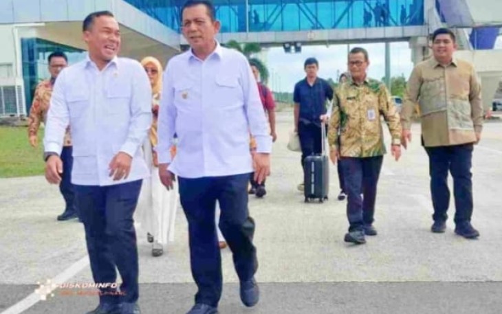 Wakil Wali Kota Tanjungpinang, Raja Ariza, bersama Gubernur Kepulauan Riau Ansar Ahmad dan jajaran Forum Koordinasi Pimpinan Daerah (FKPD) Provinsi Kepri dan Kota Tanjungpinang, menghadiri penjemputan resmi Menteri Kependudukan dan Pembangunan Keluarga Republik Indonesia