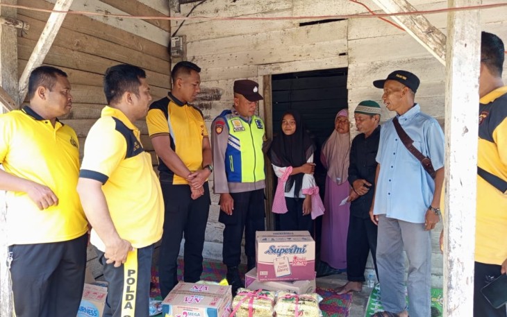 Kapolsek Belitang III Berikan Santunan Kepada Keluarga Korban Meninggal di Aliran Tanggul Sungai Irigasi Desa Nusa Maju