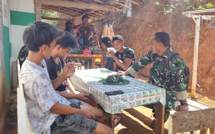Insoma Satgas TMMD Kodim Pacitan bersama warga