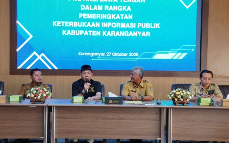 Visitasi Komisi Informasi (KI) Jateng dalam rangka monev pemeringkatan keterbukaan informasi badan publik Kabupaten Karanganyar, di Ruang Podang 1 Setda Karanganyar, Senin (27/10/2025)